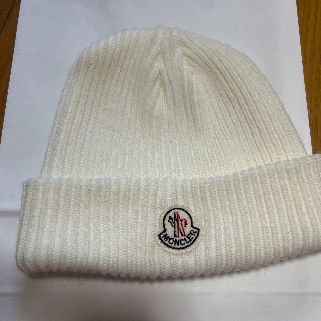 MONCLERニット帽 ホワイト