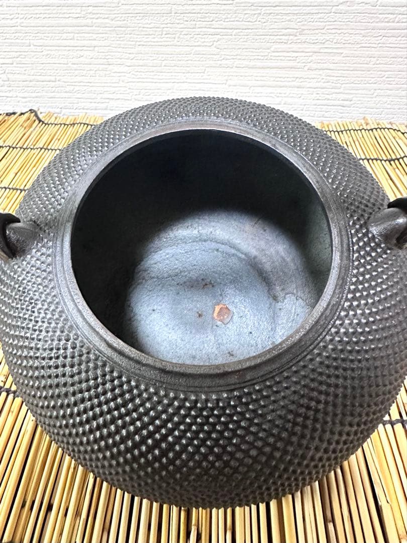 ＵＳＥＤ、良品　南部秀山堂　佐藤 勝弘作　１５型アラレ　鉄瓶　南部鉄瓶　南部鉄器