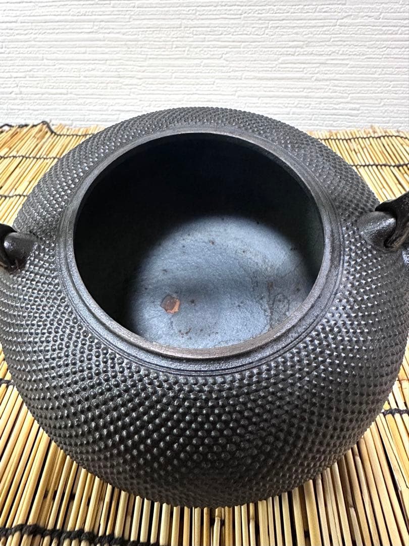 ＵＳＥＤ、良品　南部秀山堂　佐藤 勝弘作　１５型アラレ　鉄瓶　南部鉄瓶　南部鉄器