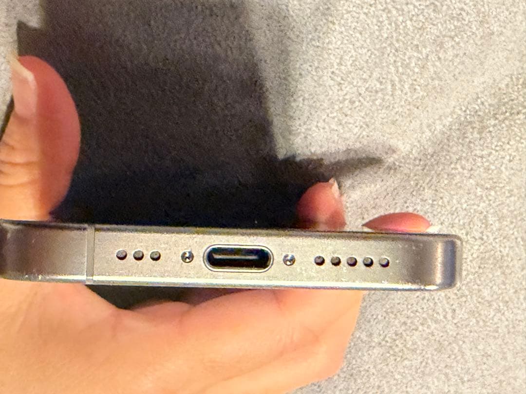 iPhone 15Pro 256GB ホワイトチタニウム 本体　おまけ付き