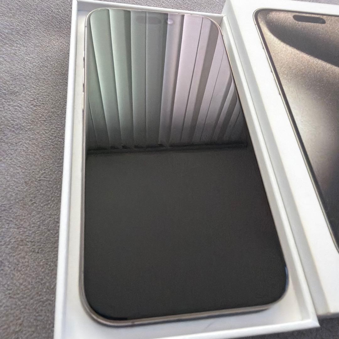 iPhone 15Pro 256GB ホワイトチタニウム 本体　おまけ付き