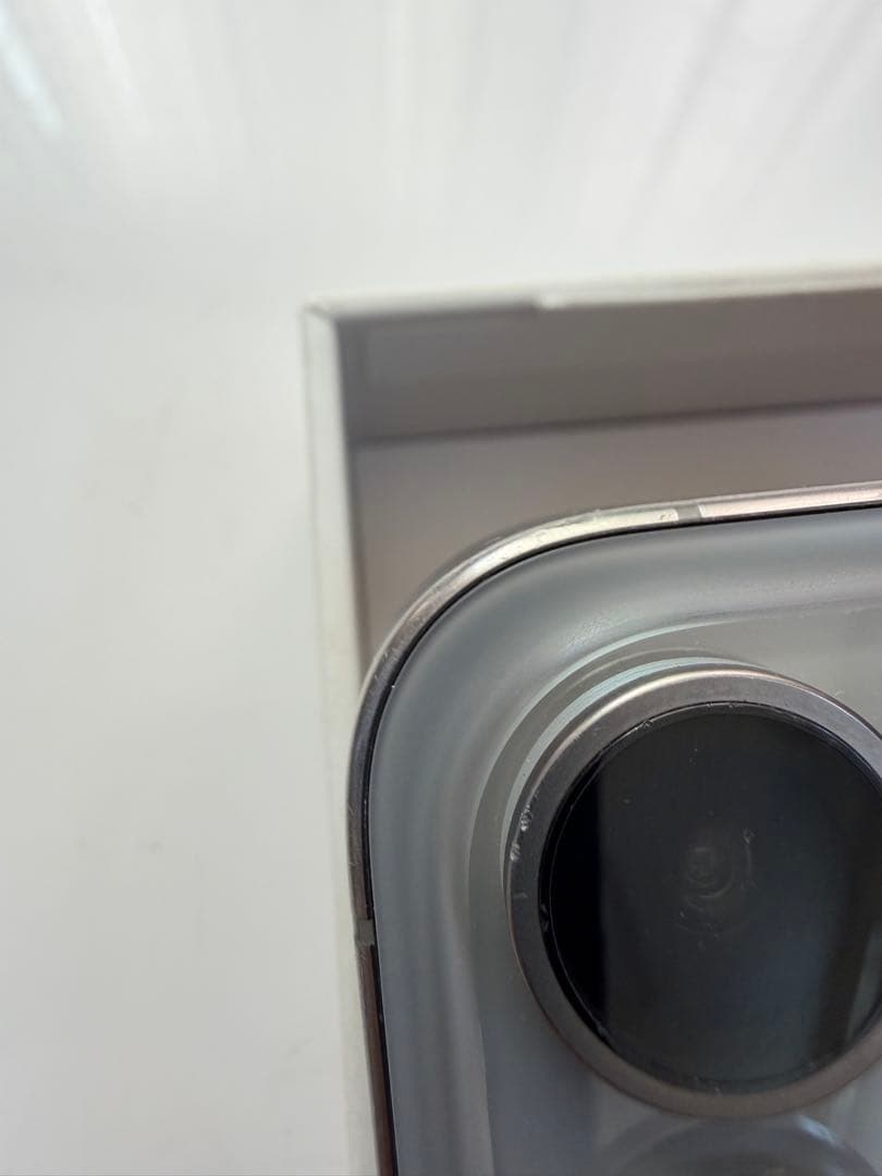 iPhone 15Pro 256GB ホワイトチタニウム 本体　おまけ付き