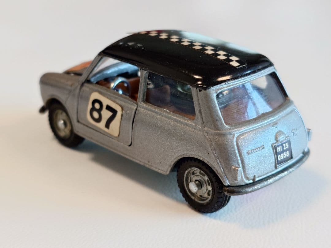 ミニカー MEBETOYS A-61 MINI MINOR INNOCENTI MONTE
