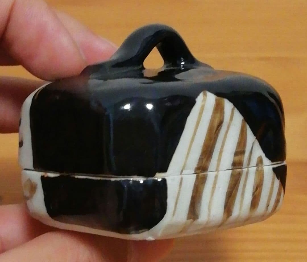 宗完書付　加藤隆倫作　黒織部　香合　共箱　栞付　茶道具