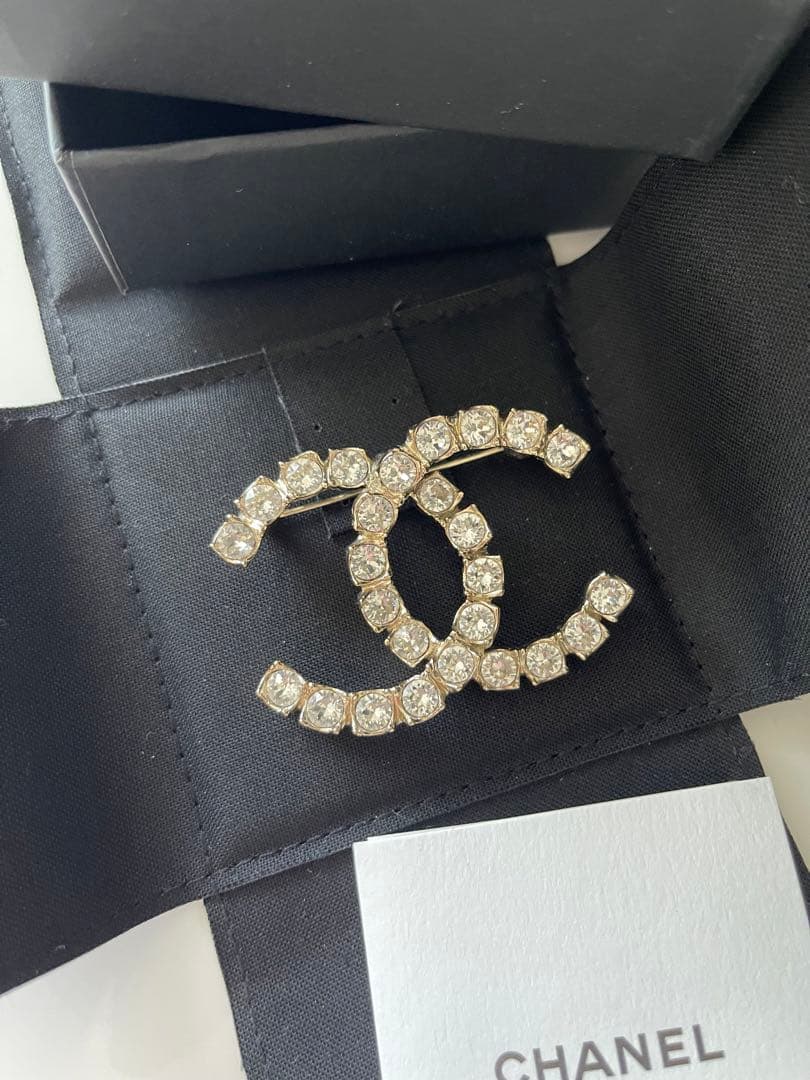 CHANEL ブローチ　ゴールド　大きめデザイン