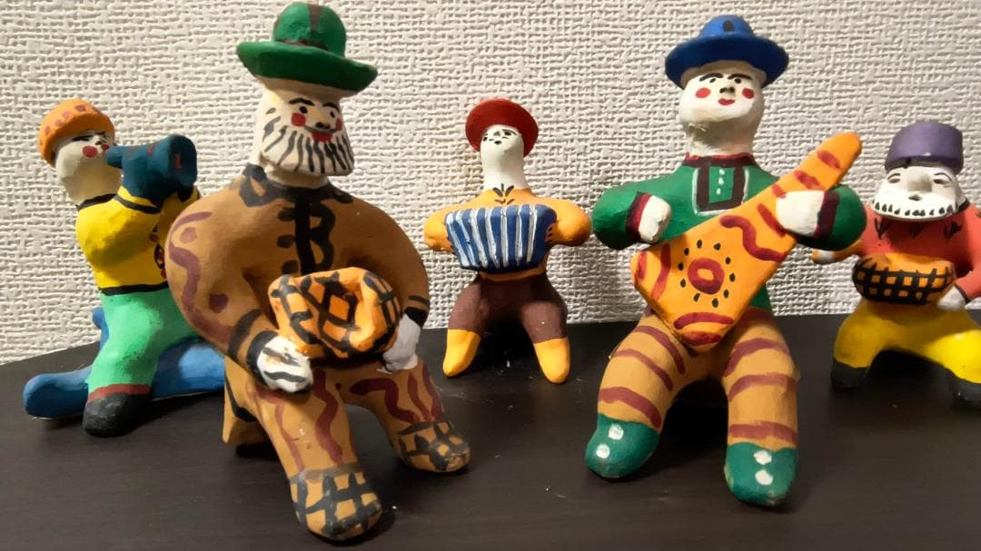 旧ソ　伝統工芸品　民芸品　ディムカヴァ・ディムコヴォ 土人形　楽器弾き人形