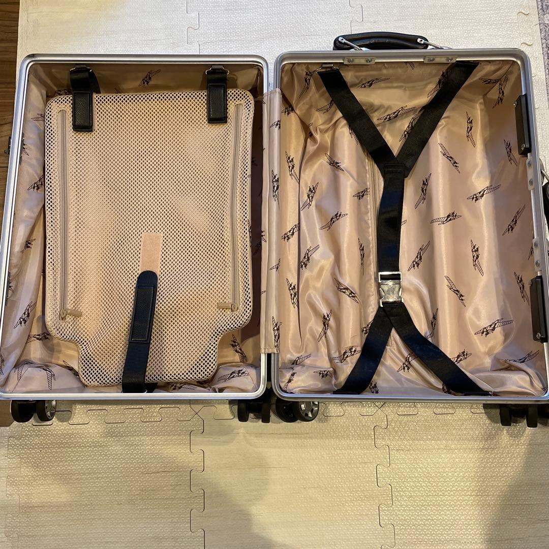 クロース　シルバー アルミニウム キャリーケース