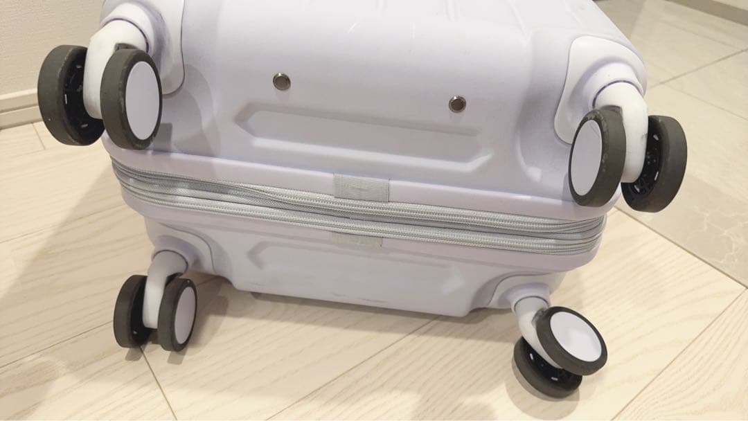 スーツケース　パステルラベンダー色