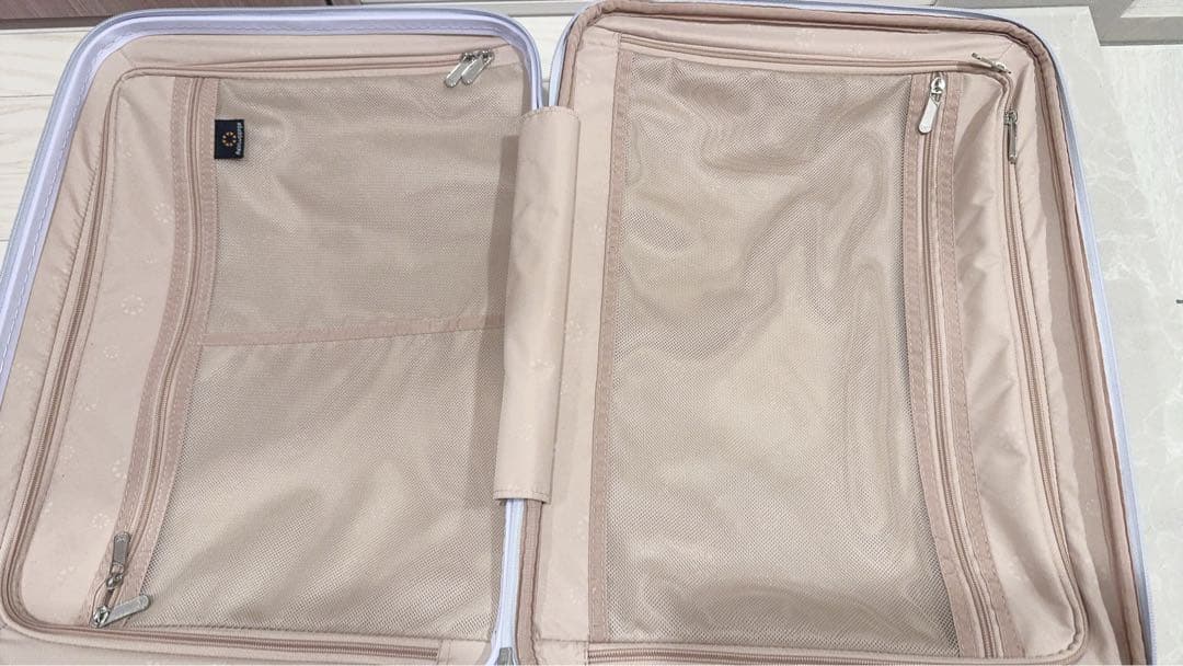 スーツケース　パステルラベンダー色