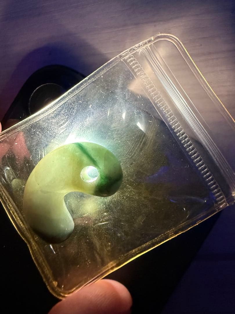 糸魚川産‼️ 濃緑色翡翠勾玉の最高峰‼️ 圧砕勾玉‼️高級‼️11.2g‼️破格出品‼️