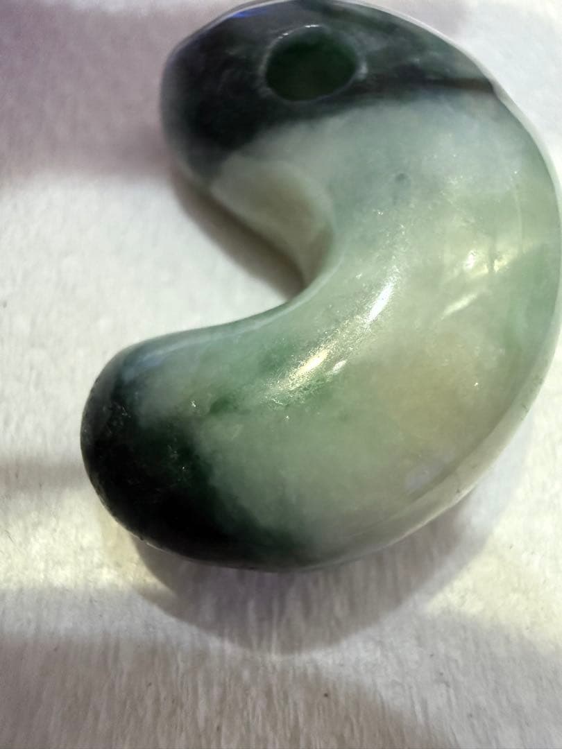 糸魚川産‼️ 濃緑色翡翠勾玉の最高峰‼️ 圧砕勾玉‼️高級‼️11.2g‼️破格出品‼️