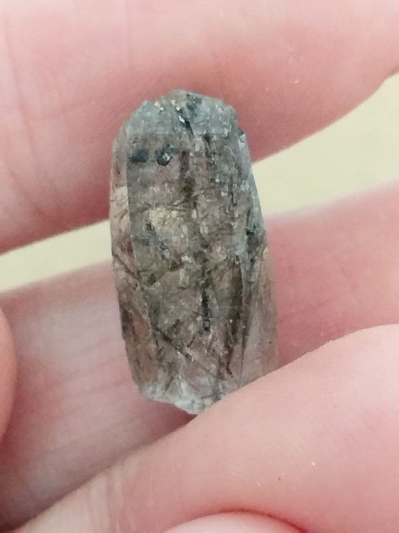 国産鉱物　山梨県　平沢鉱山　天然水晶　　トルマリン入り水晶　早い者勝ち 850