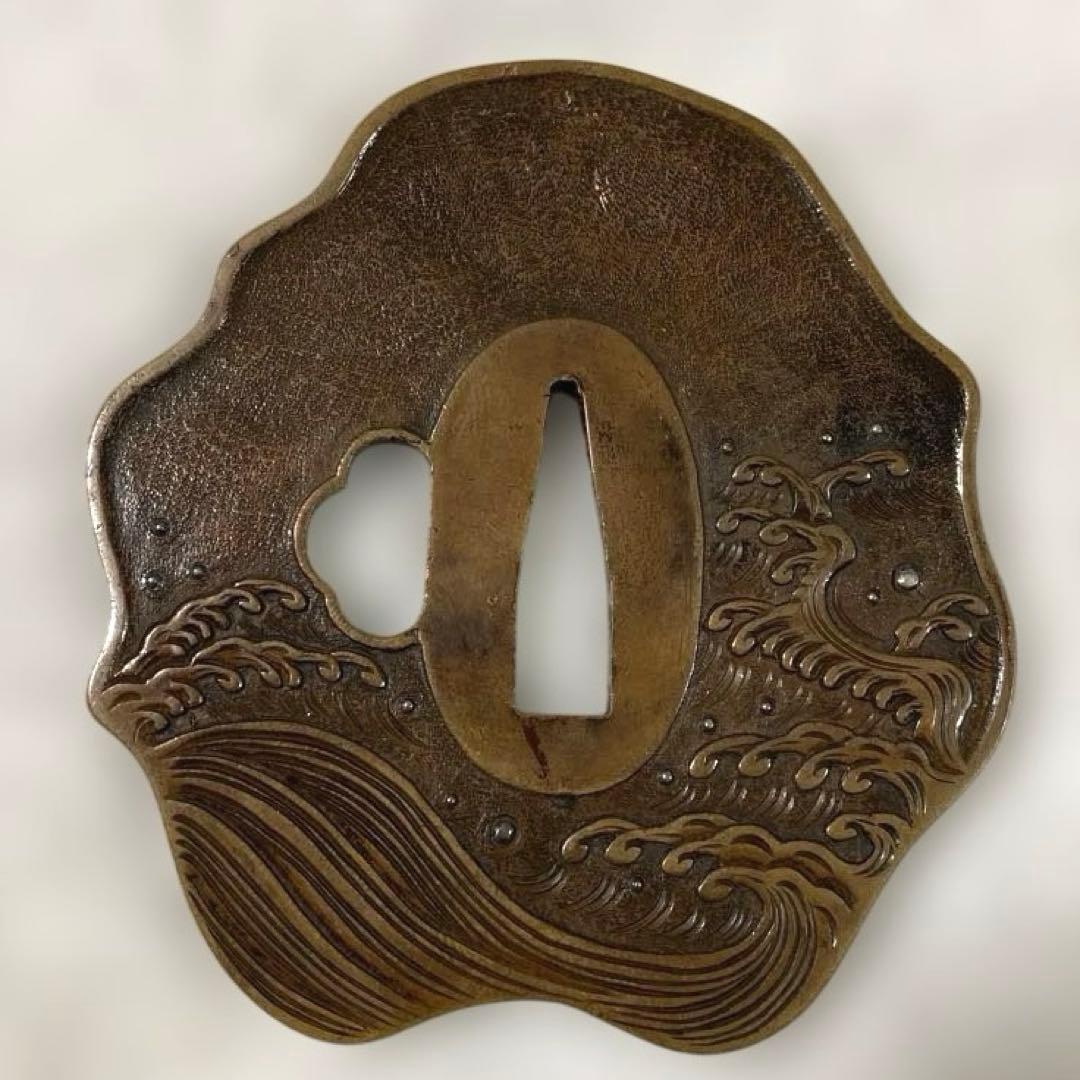 B-37 鍔　素銅地変形鍔波濤図　武具　刀装具　江戸時代　骨董品　美術品　工芸品