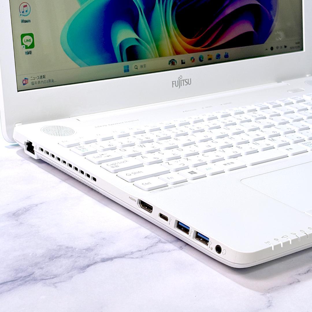 美品☆Corei7・8GB・SSD512・Win11・ホワイト・ノートパソコン