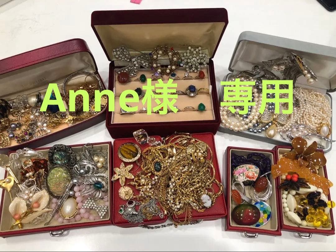 遺品整理 アクセサリー まとめ ブローチ ネックレス イヤリングなどなど生前整理
