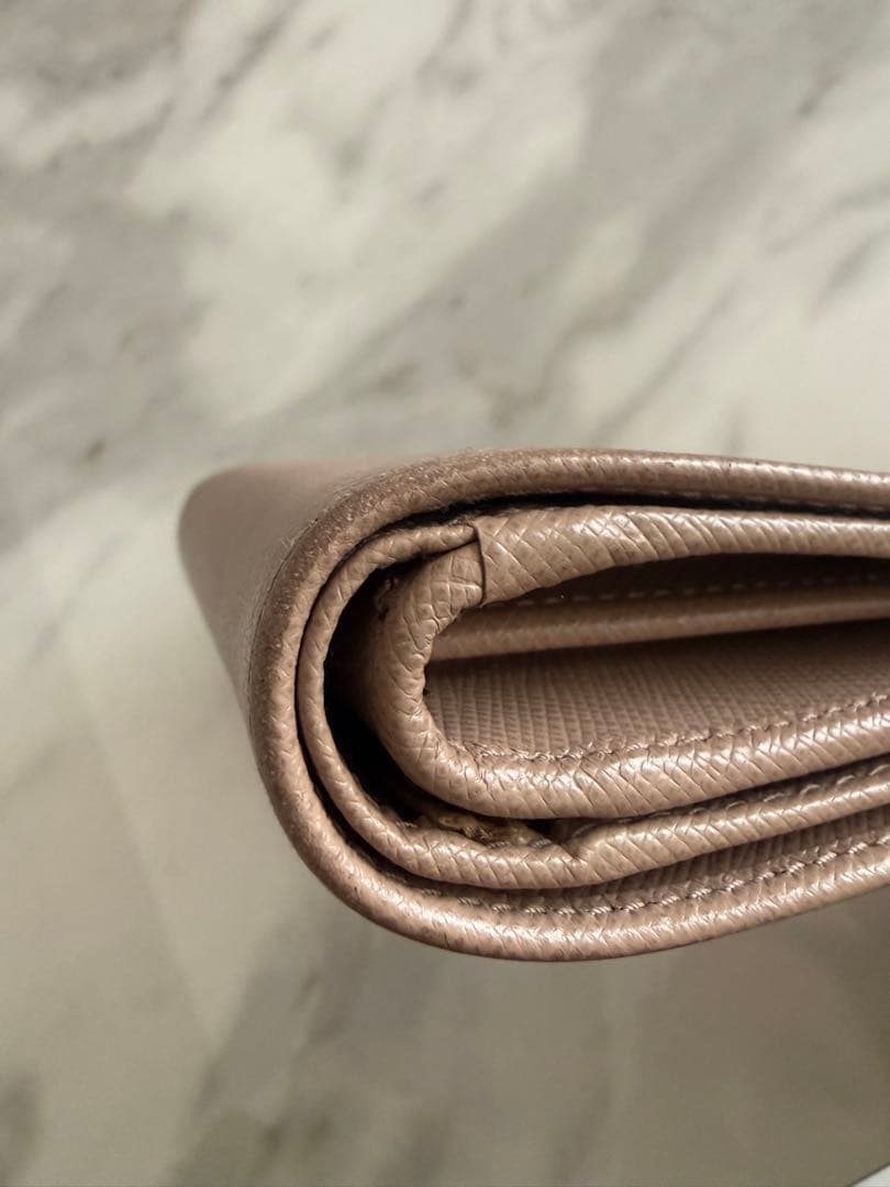 PRADA サフィアーノレザー財布　ピンクベージュ