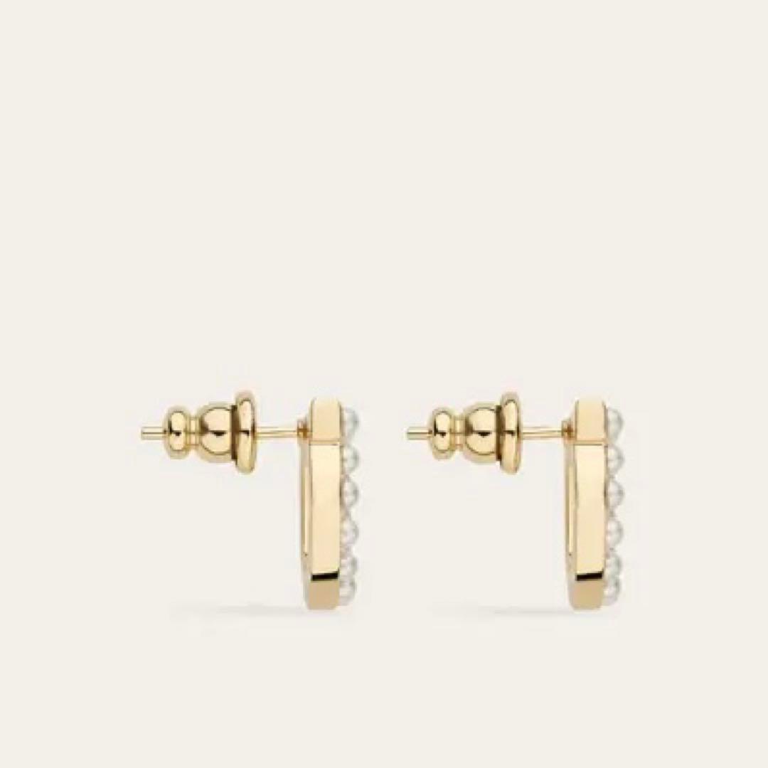 【美品】Ferragamo ガンチーニ パールピアス フェラガモ ゴールド