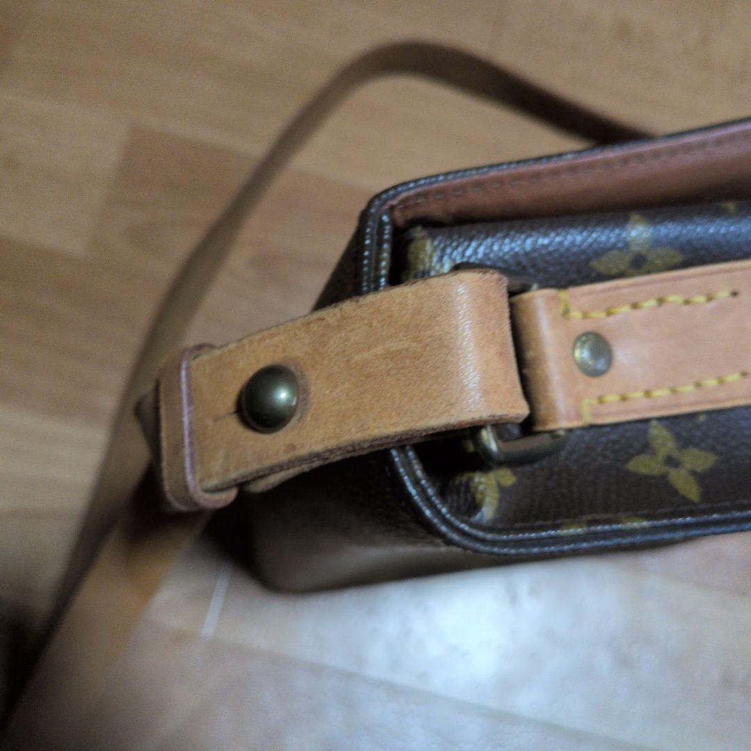 LOUISVUITTONショルダーバック