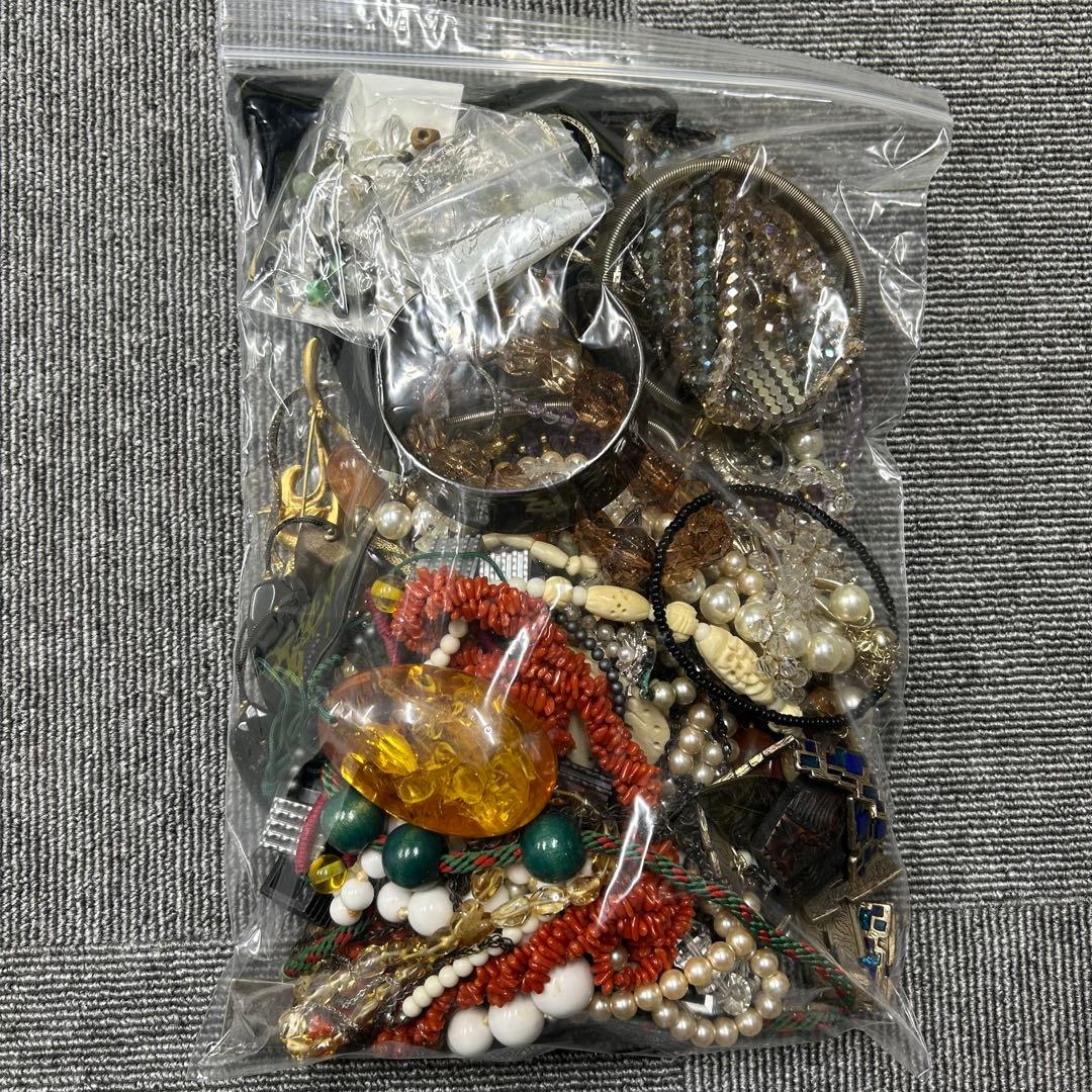 イミテーションアクセサリー まとめ売り 1kg ②