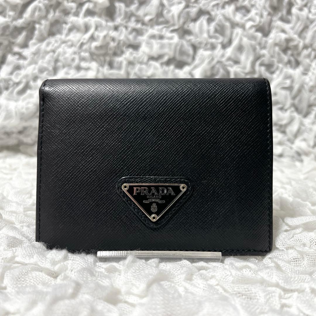 美品✨PRADA サフィアーノ　二つ折り財布　コンパクトウォレット　レザー　黒