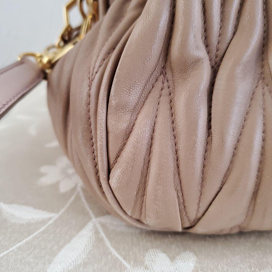 Miu Miu ベージュ キルティングハンドバッグ