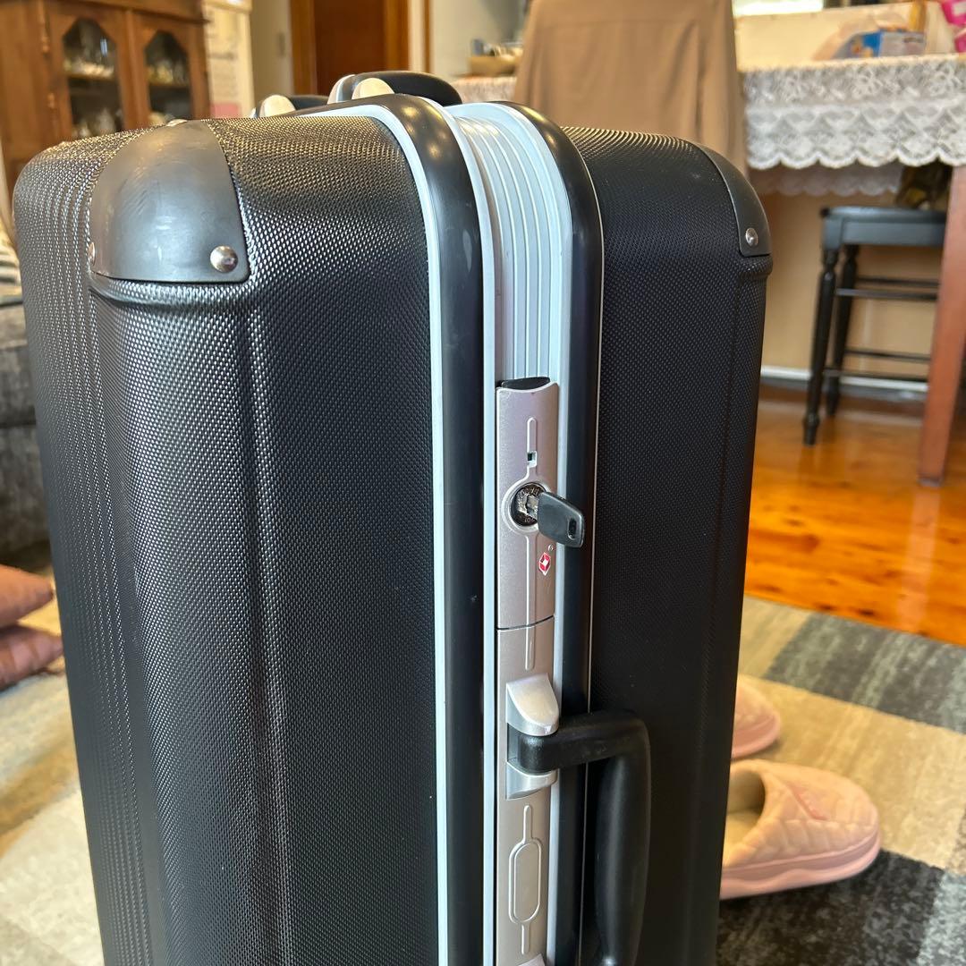 スーツケース、 72cm✖️29cm鍵付き