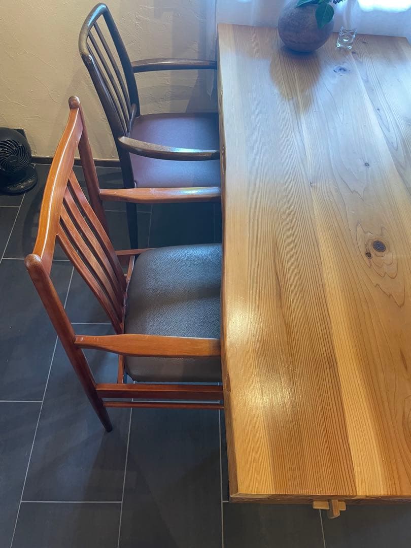 ダイニングテーブル　ログハウス風　天然木　　4人がけ　天板杉材　組み立て式