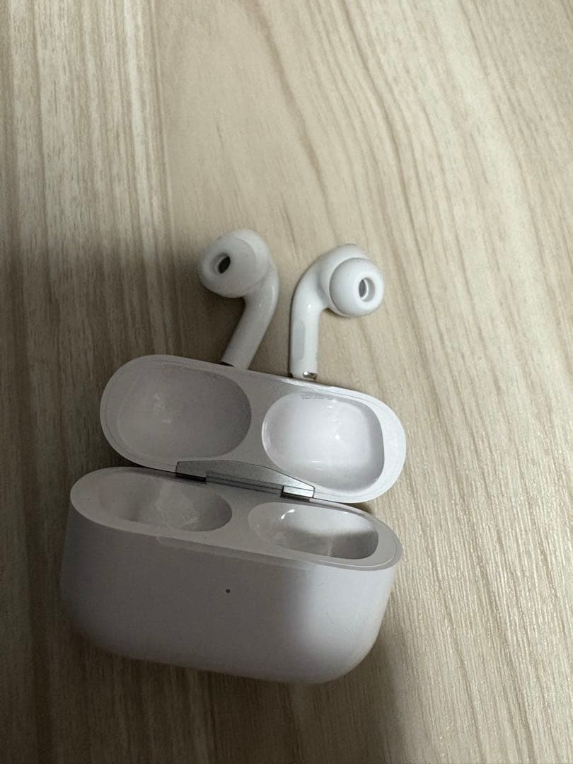 ジャンク　AirPods Pro 本体 ホワイト 充電ケース付き