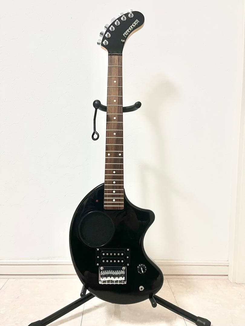 ZO-3【アンプ内蔵ミニエレキギター】ブラックカラー