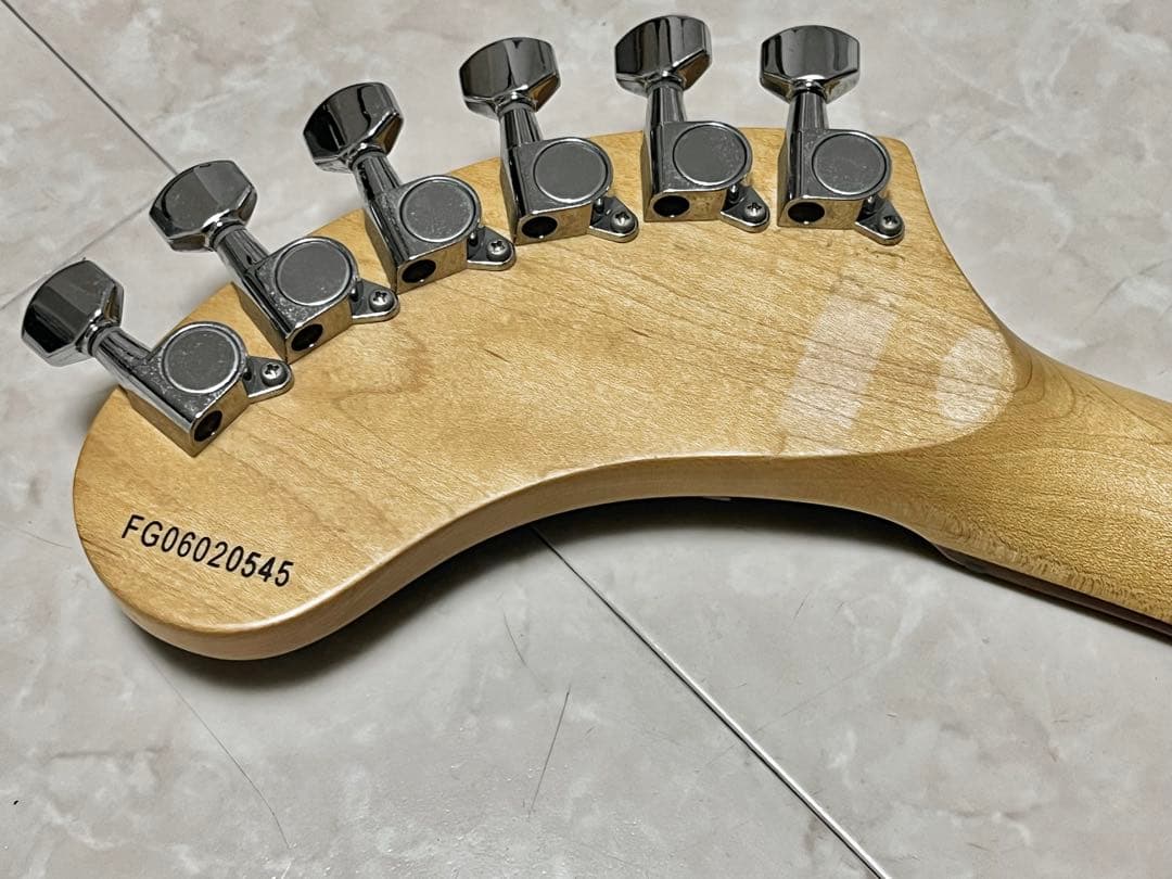 ZO-3【アンプ内蔵ミニエレキギター】ブラックカラー