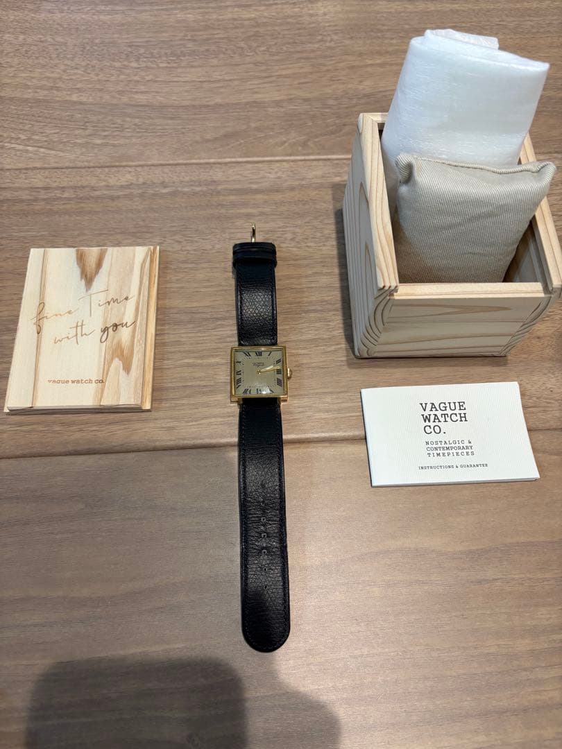 VAGUE WATCH CO. Carré Pièce腕時計 ゴールド×ブラック