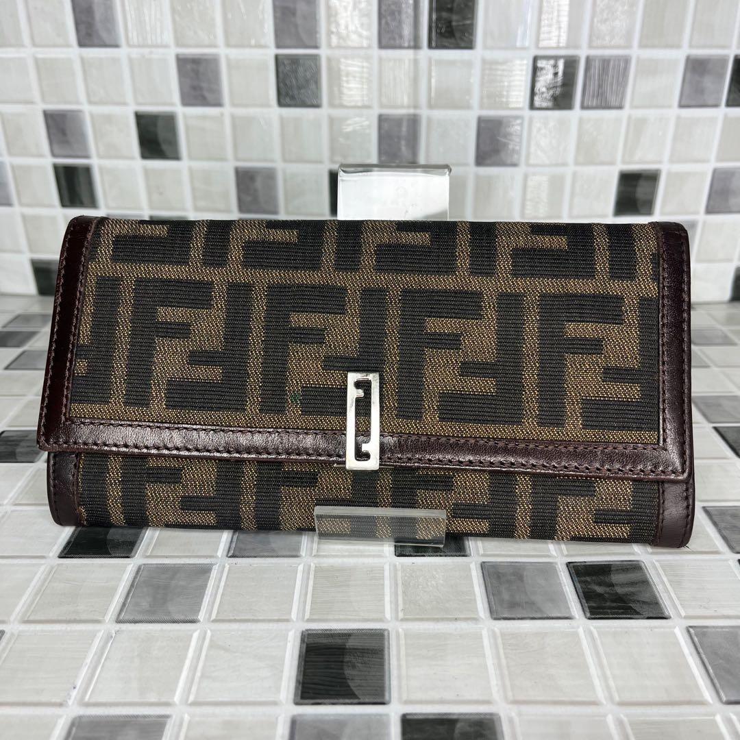 美品 FENDI フェンディ ズッカ柄 長財布 二つ折り財布