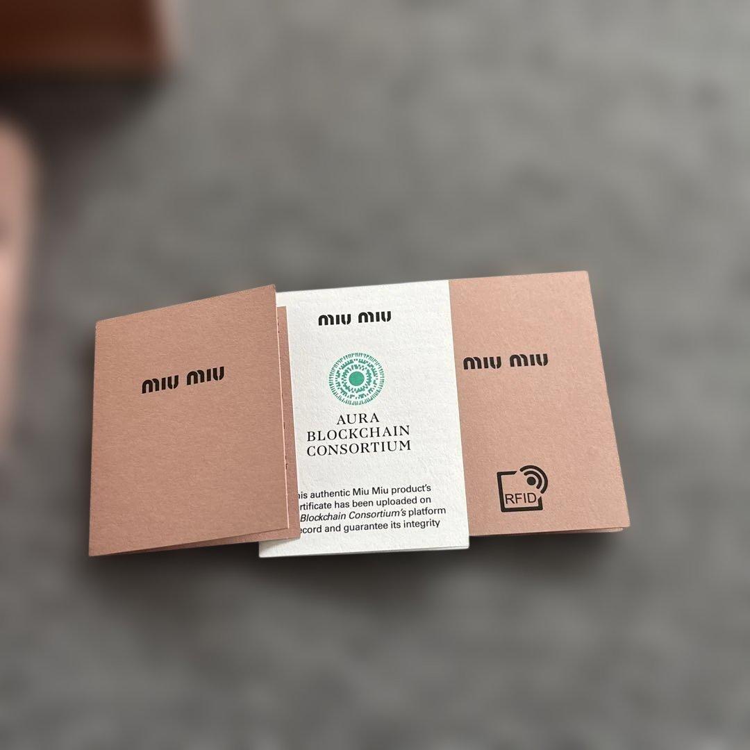 miu miu マテラッセブラック 二つ折り財布