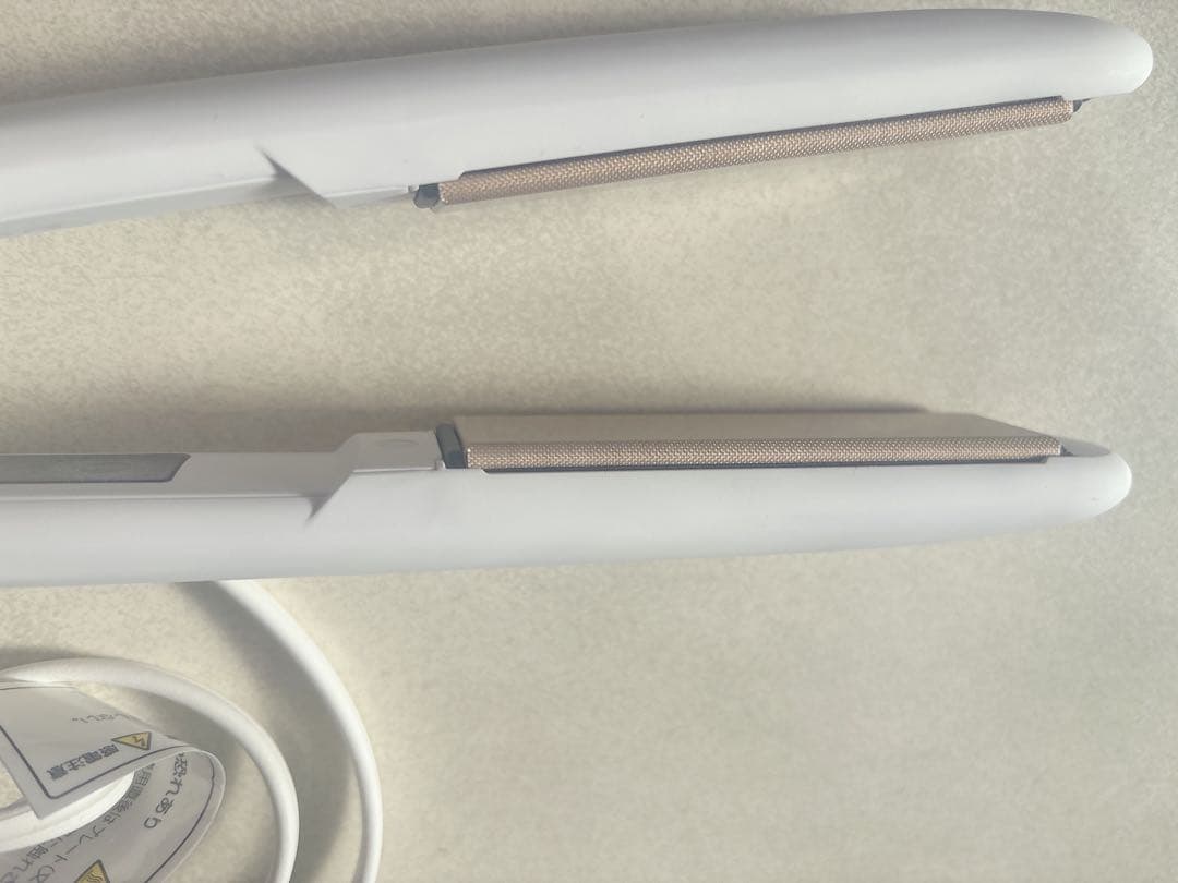 ☆1度のみ使用☆KINUJO 絹女 ストレートアイロン　ホワイト