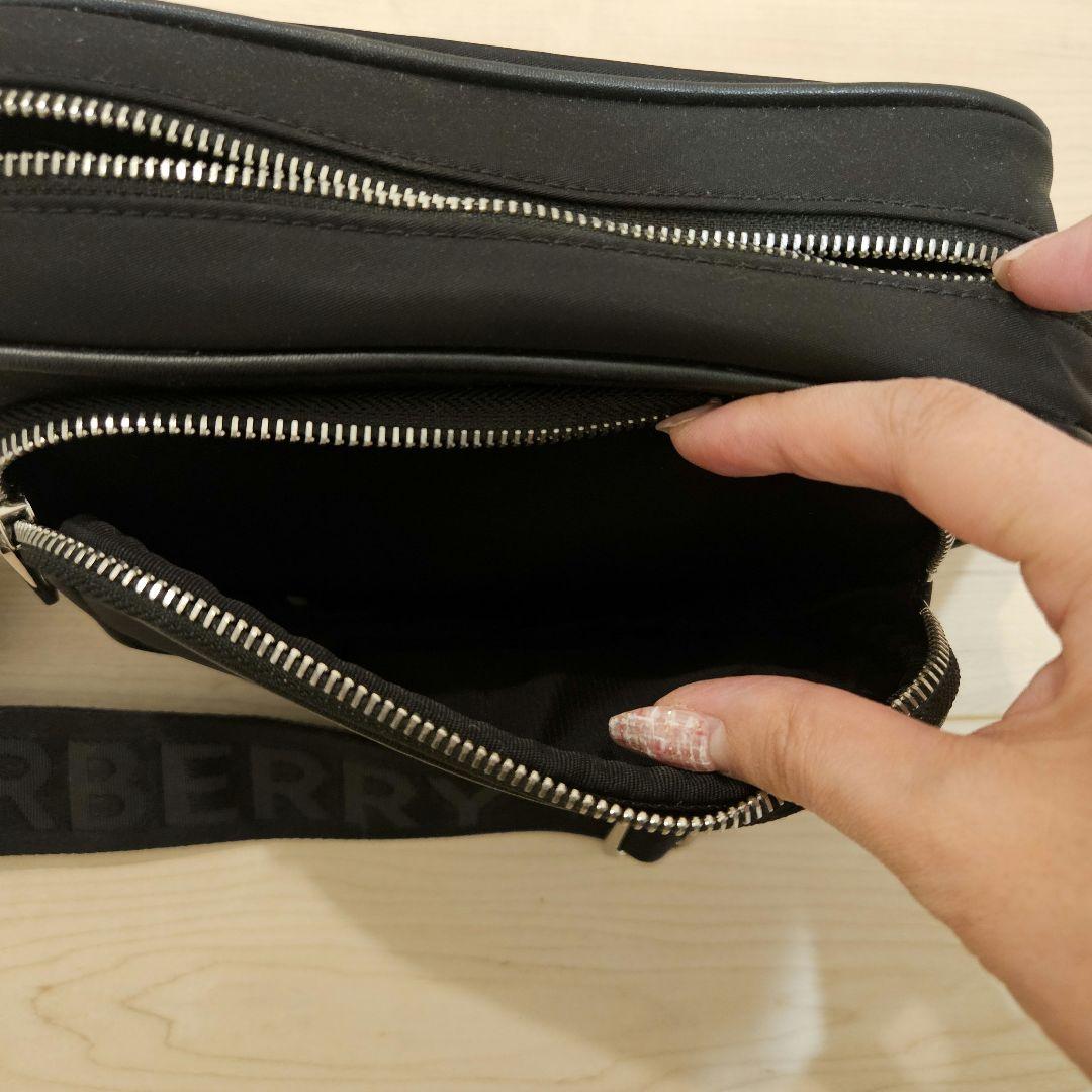 Burberry ブラック ショルダーバッグ