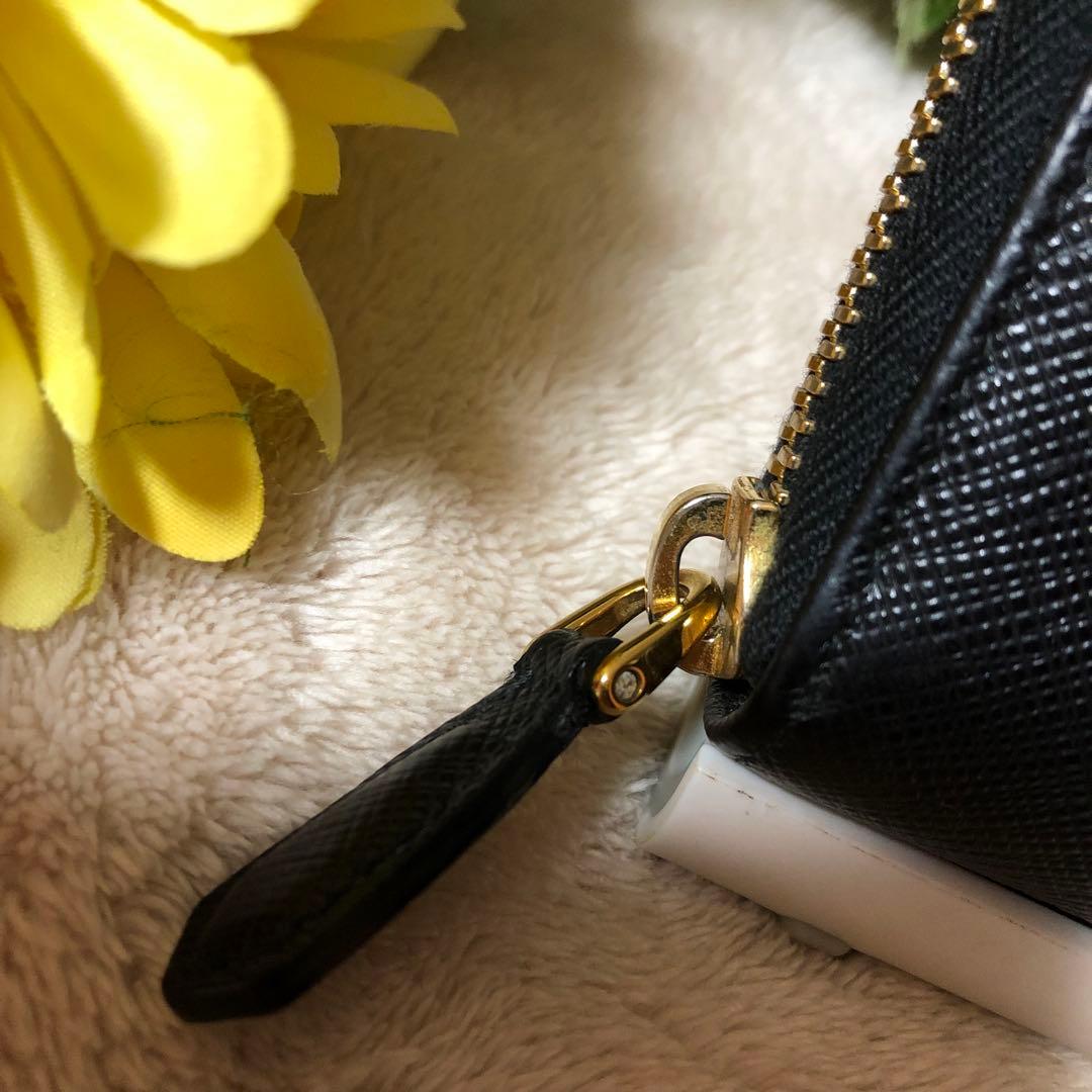 ヒロ　極美品♡PRADA プラダ　 サフィアーノトライアングルケース