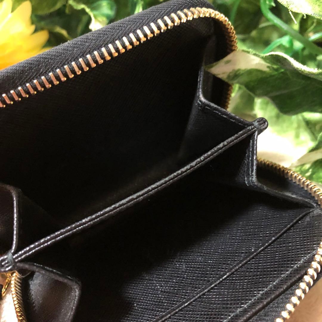 ヒロ　極美品♡PRADA プラダ　 サフィアーノトライアングルケース