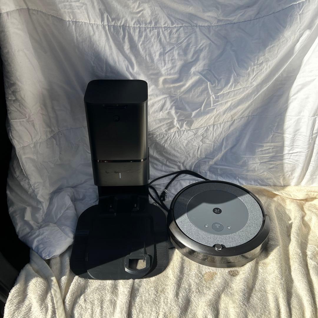 ト*ン様 ロボット掃除機本体 ブラック 充電スタンド付き　ROOMBA ｉ3