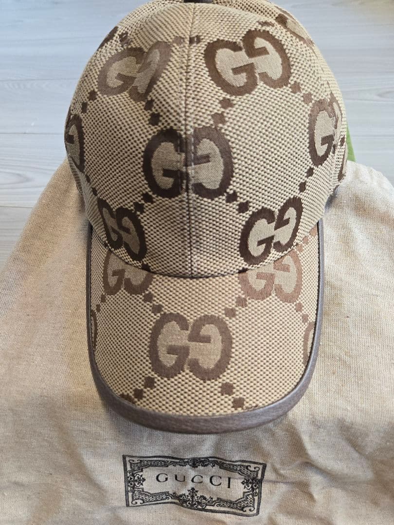 グッチGUCCIビッグロゴ入りキャップ美品明日まで
