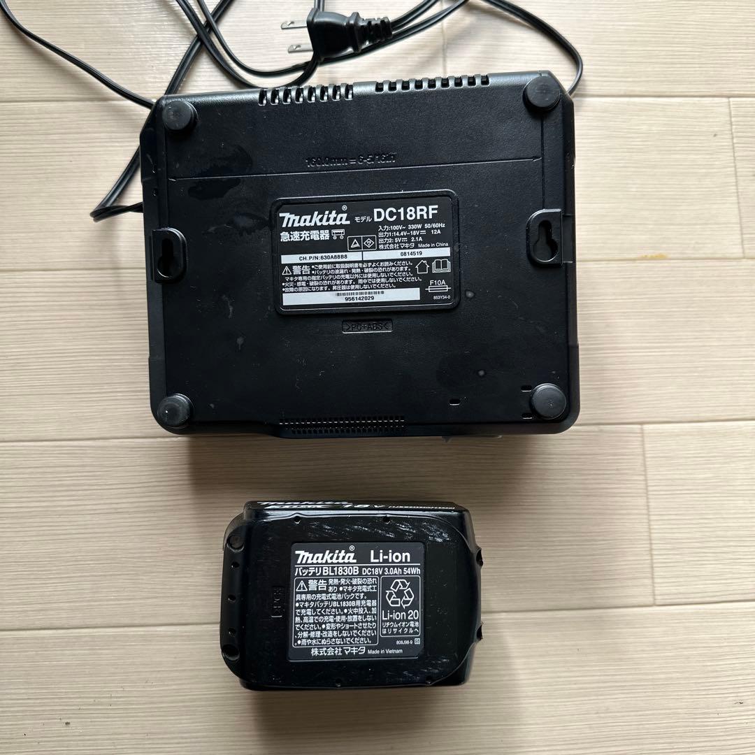 マキタ18V充電式クリーナCL182FD 純正バッテリー、純正急速充電器付