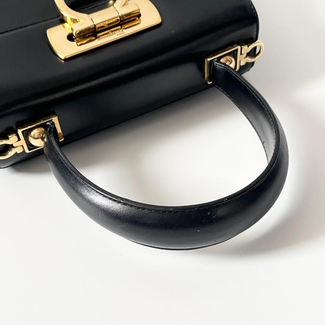 フェラガモ ガンチーニ ミニ台形 ハンドバッグ 黒 ゴールド金具 フォーマル