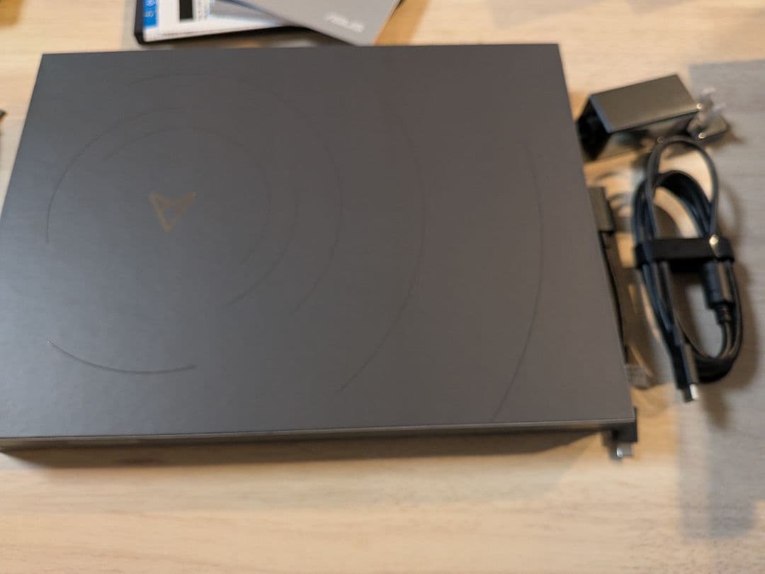 ASUS Zenbook S OLED ノートPC リファインドホワイト