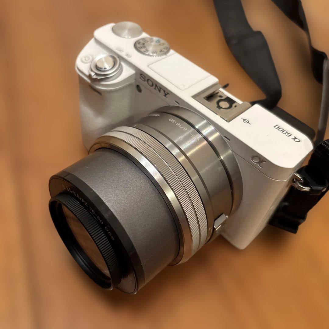 【低ショット1800回】SONY α6000 標準レンズセット ホワイト おまけ