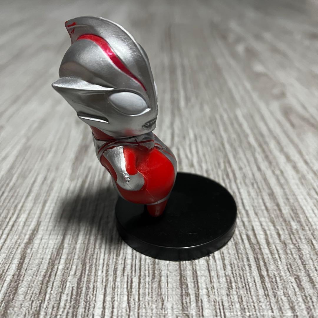 【レア⁈】ウルトラマン　ミニフィギュア　おデブ⁈ おもしろポーズ⁈ 3体　台座付