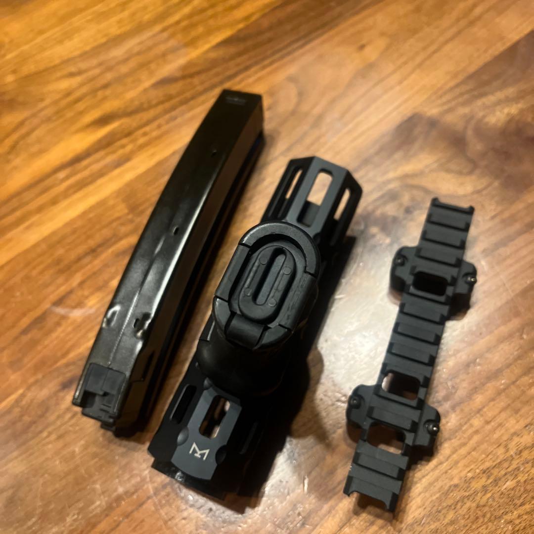 次世代mp5対応MIタイプハンドガードフォアグリップ20mmレール　純正マガジン