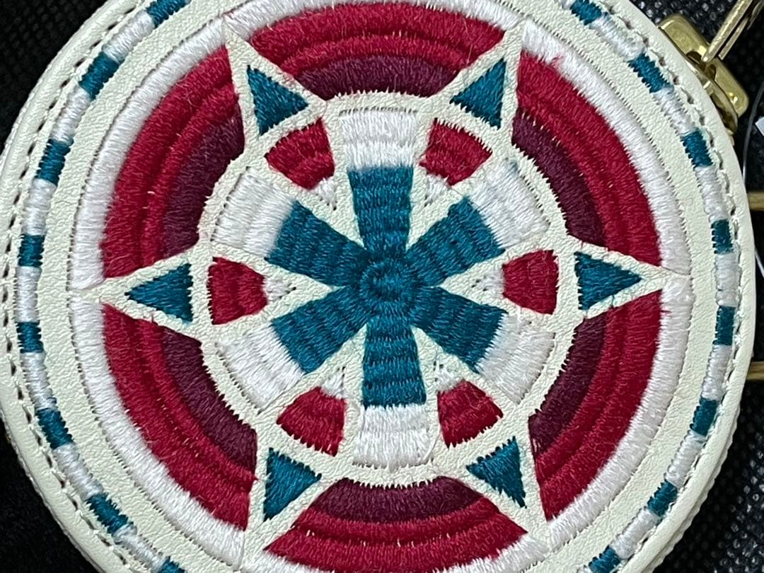 BLACK mean トライバル柄　レザーサークルウォレット　白　新品タグ付き