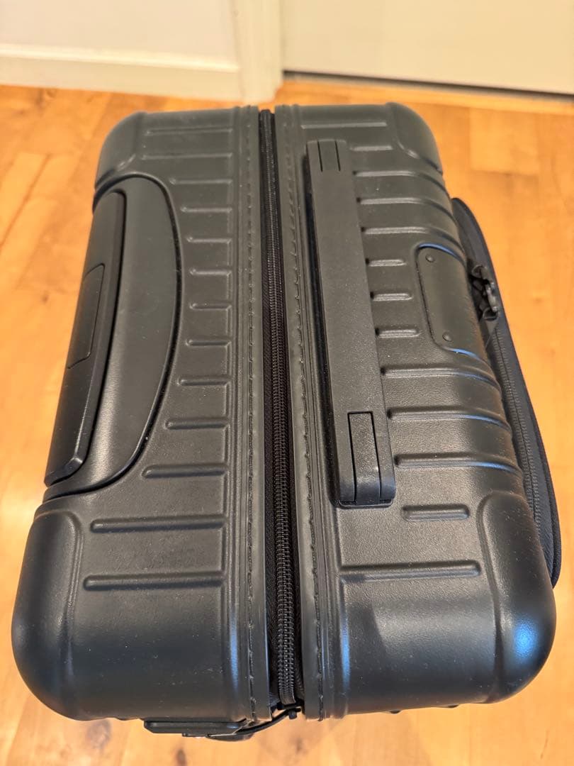 RIMOWA ブラック キャリーケース 4輪