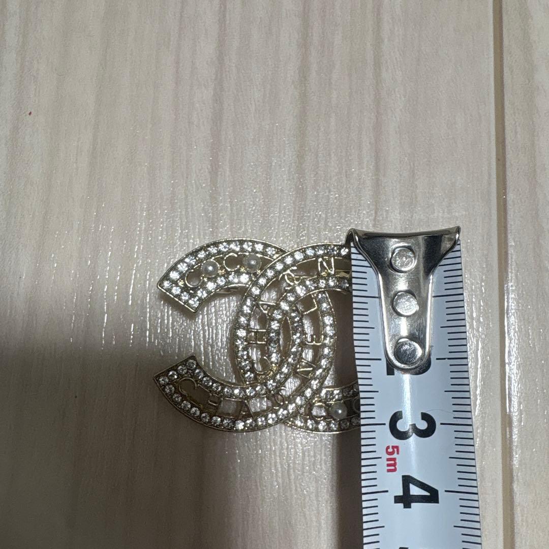 CHANEL ロゴ　ゴールド ブローチ