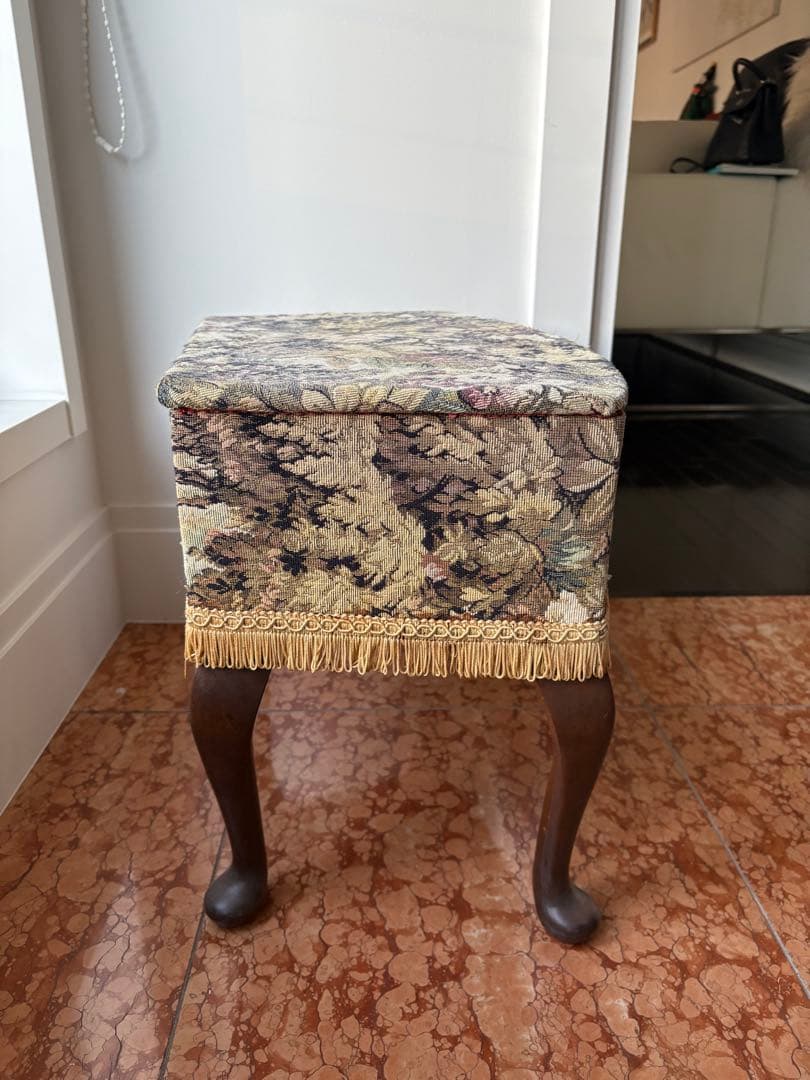 ✴︎イギリスヴィンテージ ソーイングボックス✴︎ 収納に ゴブラン織 木製 猫脚