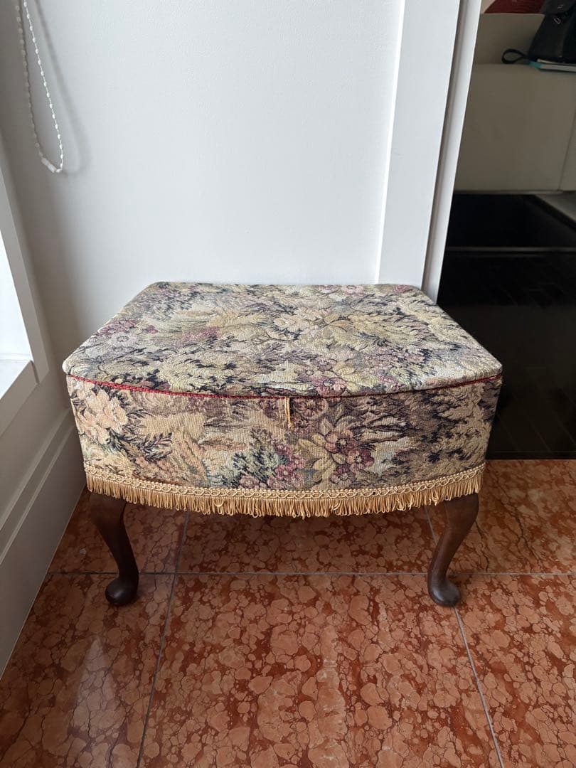 ✴︎イギリスヴィンテージ ソーイングボックス✴︎ 収納に ゴブラン織 木製 猫脚